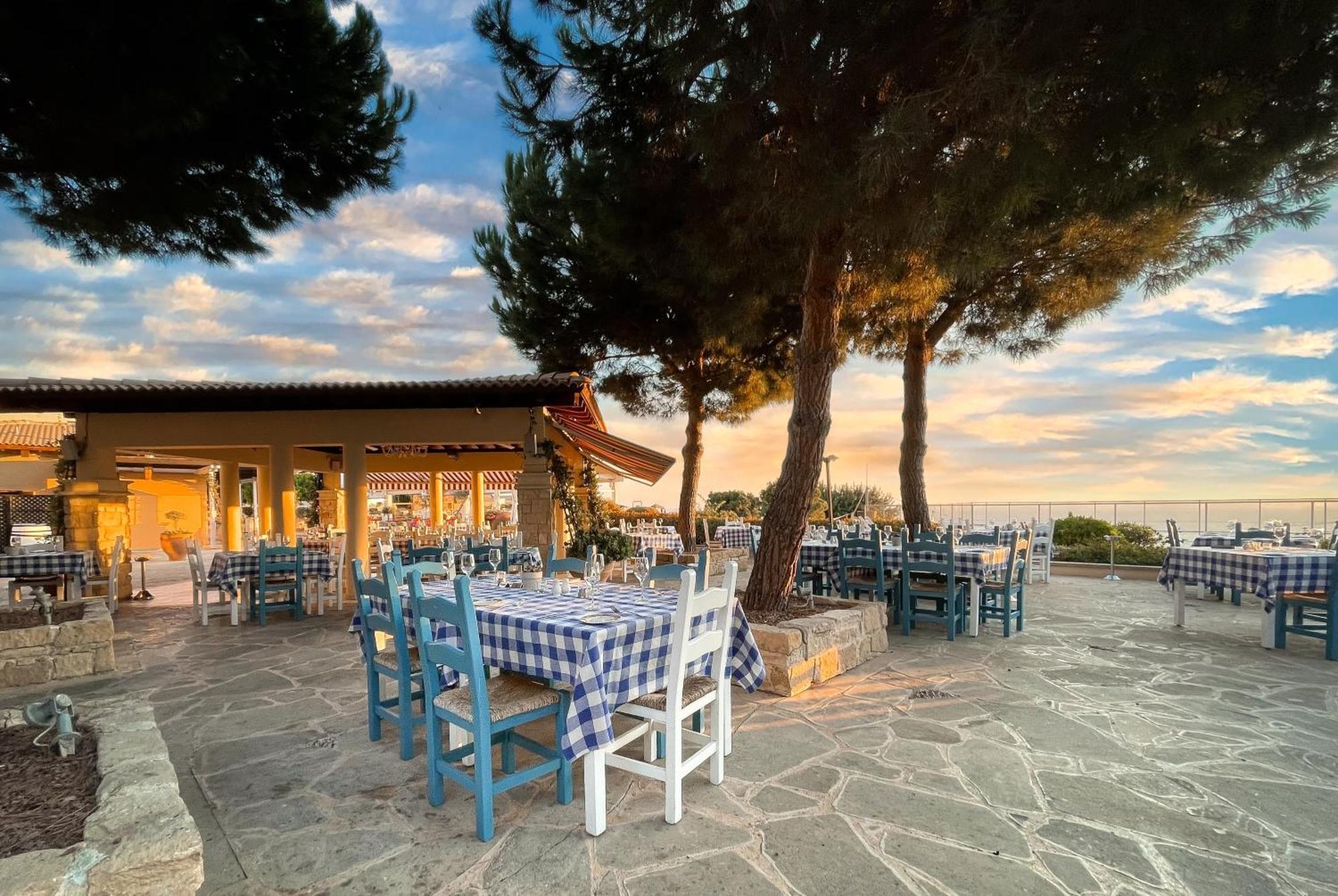 4 Bedroom Villa Helidoni With Private Infinity Pool, Aphrodite Hills Resort Куклия Екстериор снимка